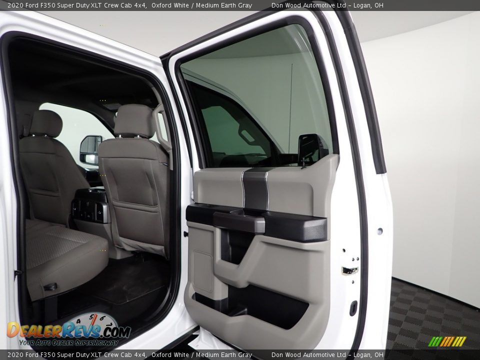 2020 Ford F350 Super Duty XLT Crew Cab 4x4 Oxford White / Medium Earth Gray Photo #34