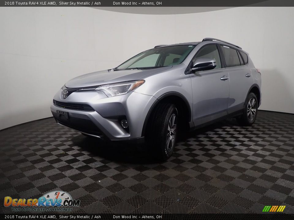 2018 Toyota RAV4 XLE AWD Silver Sky Metallic / Ash Photo #9