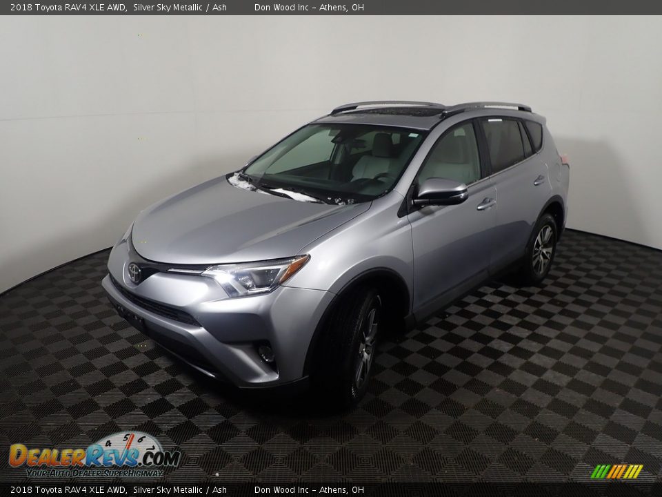 2018 Toyota RAV4 XLE AWD Silver Sky Metallic / Ash Photo #10