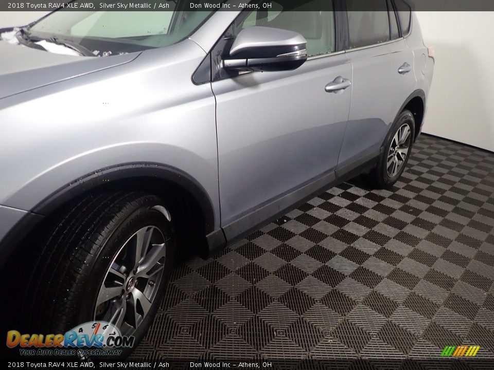 2018 Toyota RAV4 XLE AWD Silver Sky Metallic / Ash Photo #11