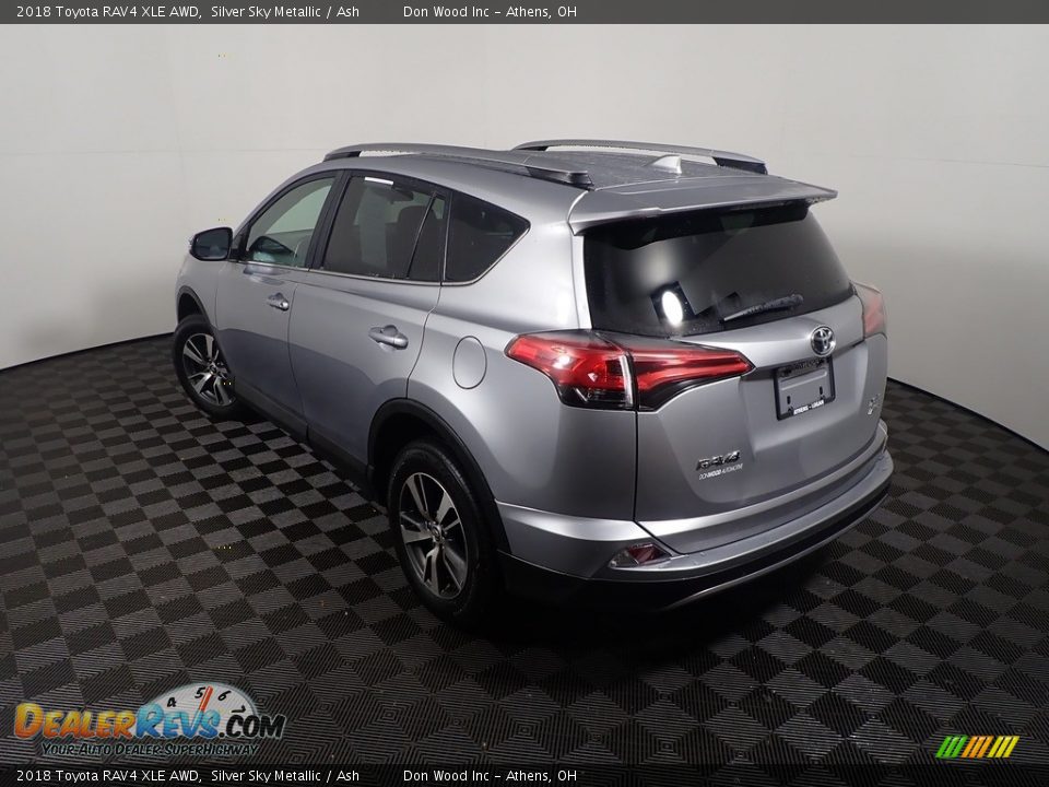 2018 Toyota RAV4 XLE AWD Silver Sky Metallic / Ash Photo #13