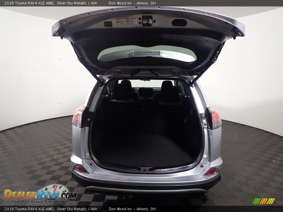 2018 Toyota RAV4 XLE AWD Silver Sky Metallic / Ash Photo #15