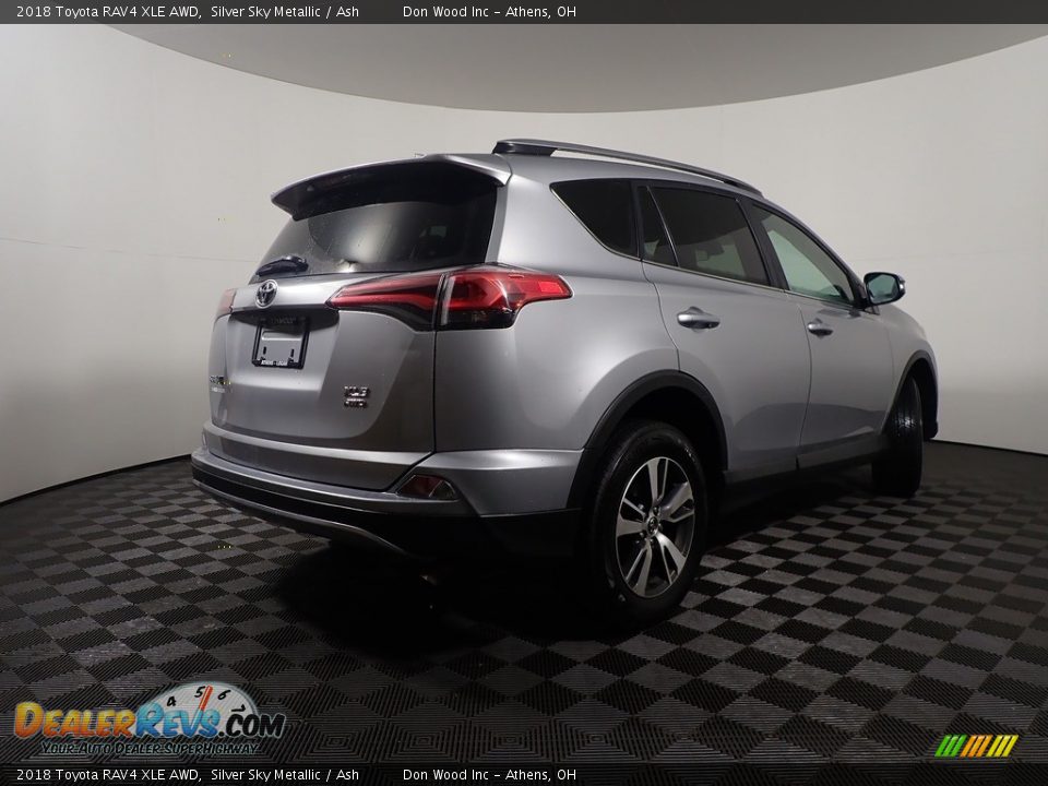 2018 Toyota RAV4 XLE AWD Silver Sky Metallic / Ash Photo #18