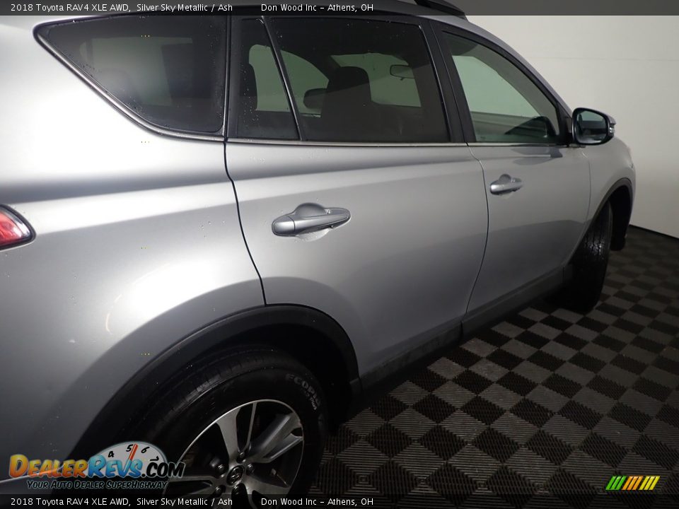 2018 Toyota RAV4 XLE AWD Silver Sky Metallic / Ash Photo #21