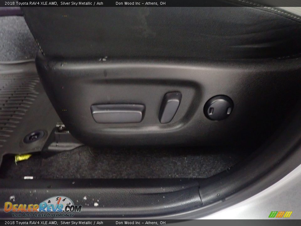 2018 Toyota RAV4 XLE AWD Silver Sky Metallic / Ash Photo #25