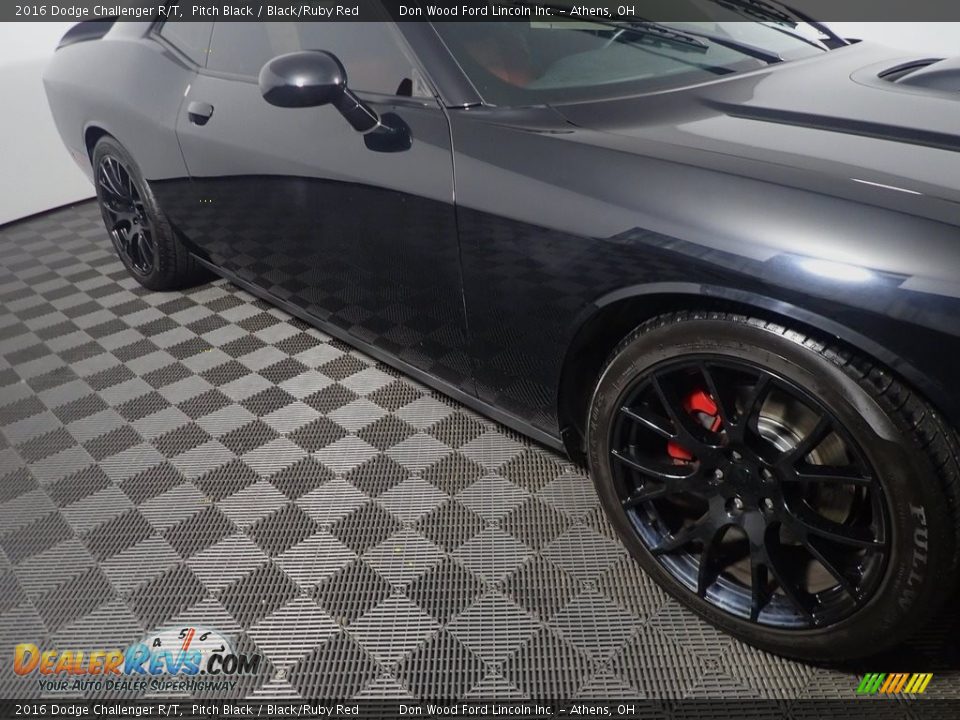 2016 Dodge Challenger R/T Pitch Black / Black/Ruby Red Photo #6