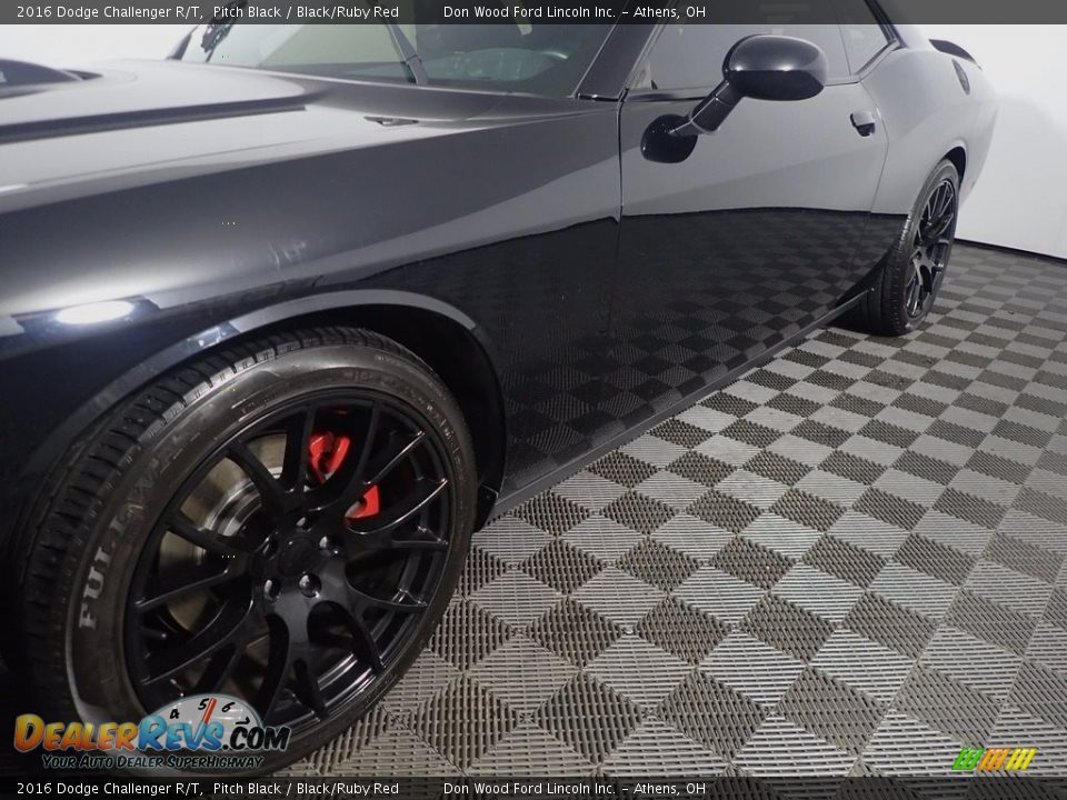 2016 Dodge Challenger R/T Pitch Black / Black/Ruby Red Photo #12