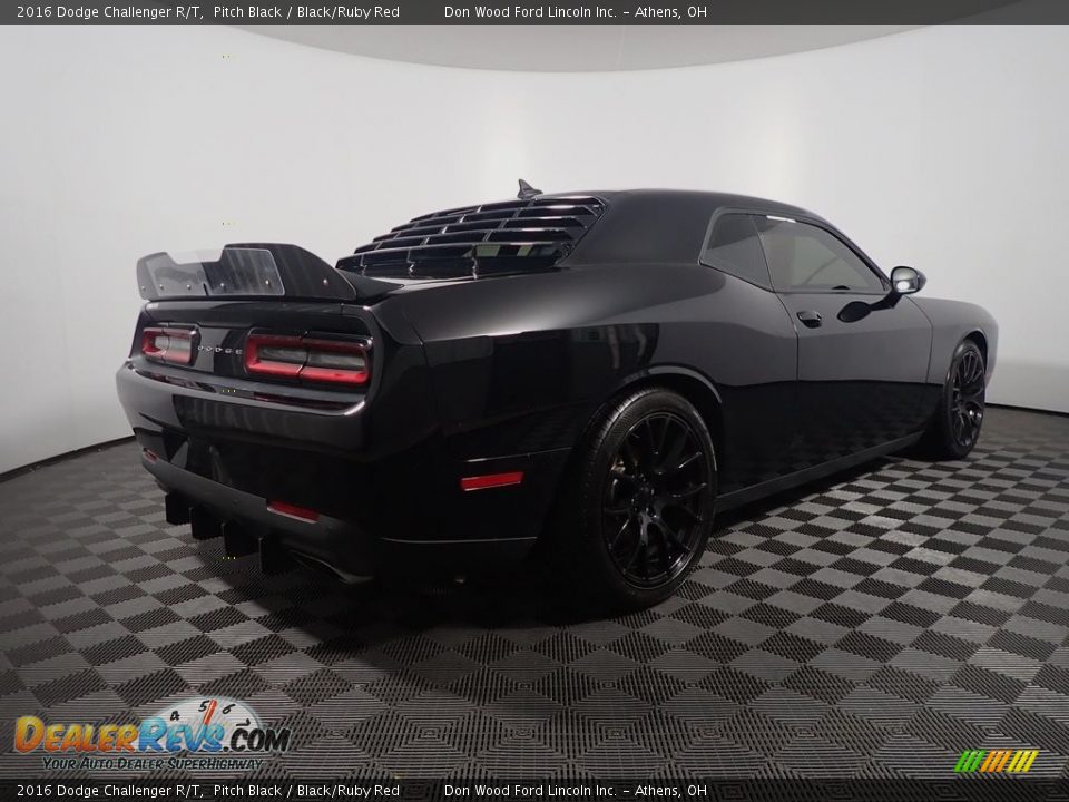 2016 Dodge Challenger R/T Pitch Black / Black/Ruby Red Photo #18