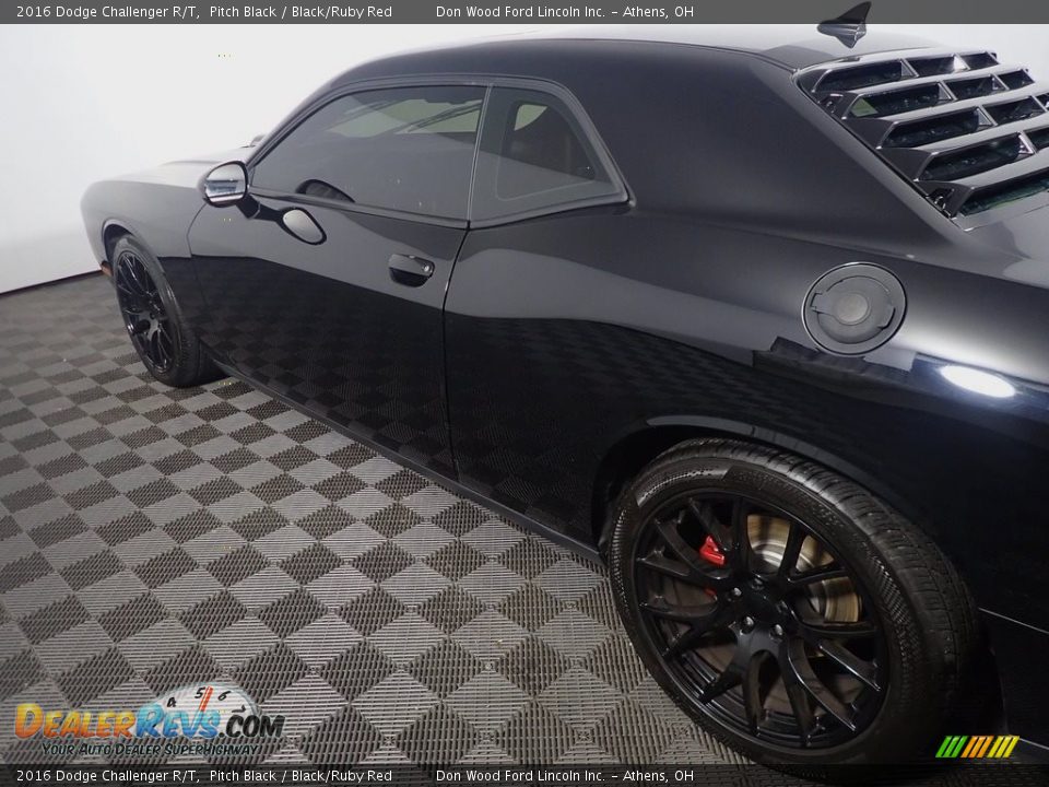 2016 Dodge Challenger R/T Pitch Black / Black/Ruby Red Photo #20