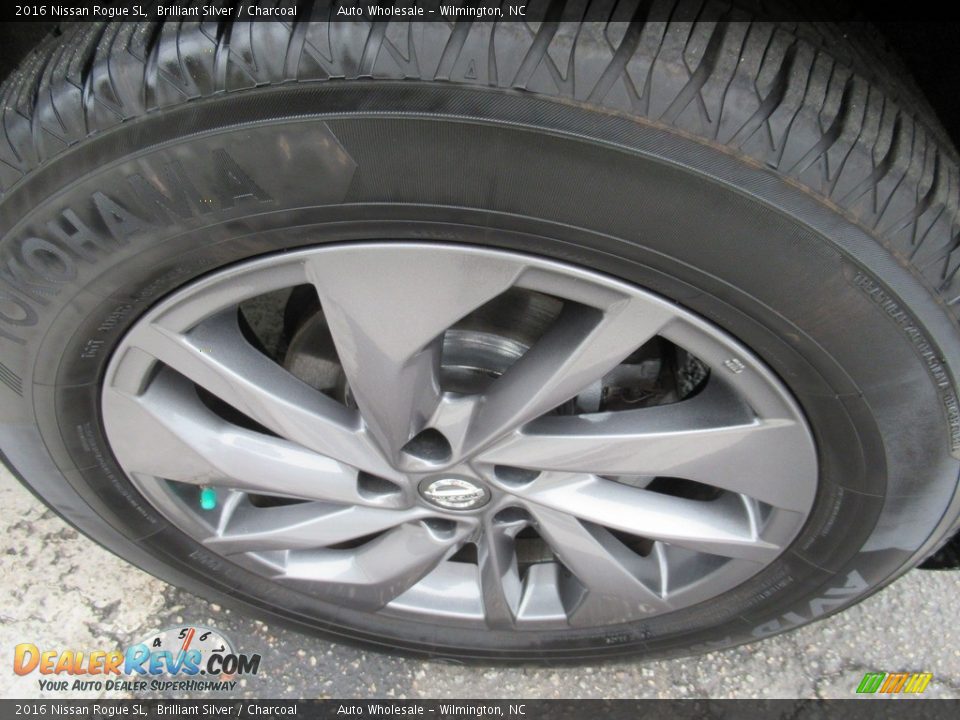 2016 Nissan Rogue SL Brilliant Silver / Charcoal Photo #3