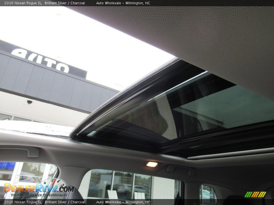 2016 Nissan Rogue SL Brilliant Silver / Charcoal Photo #12
