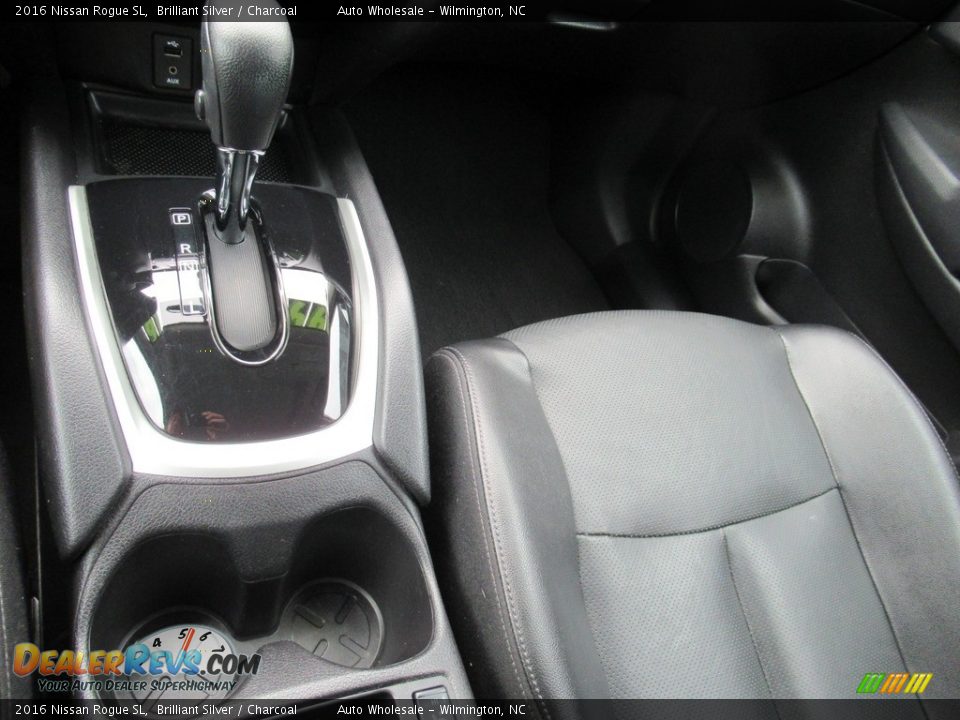 2016 Nissan Rogue SL Brilliant Silver / Charcoal Photo #19