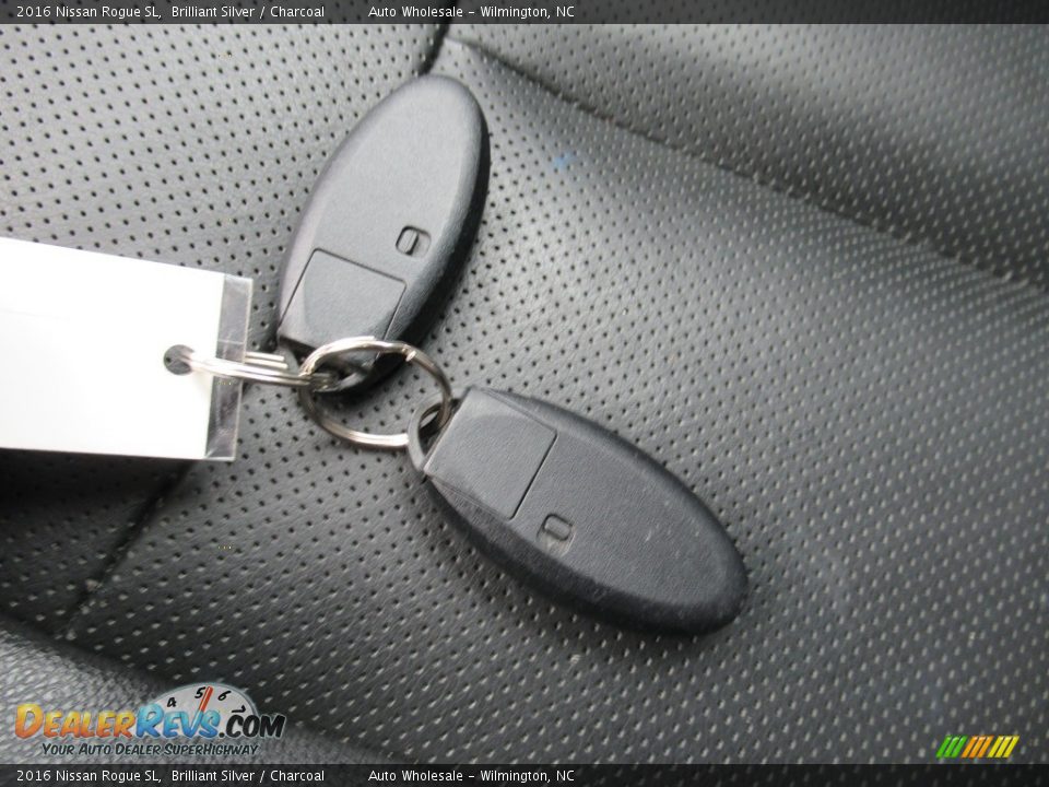 2016 Nissan Rogue SL Brilliant Silver / Charcoal Photo #20