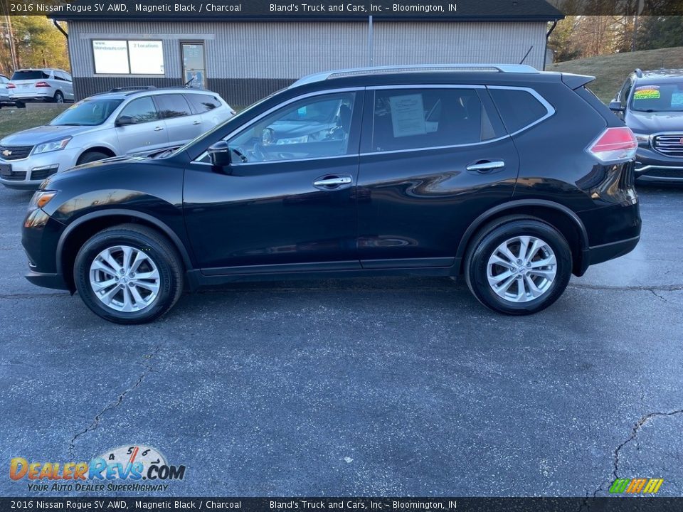 2016 Nissan Rogue SV AWD Magnetic Black / Charcoal Photo #1