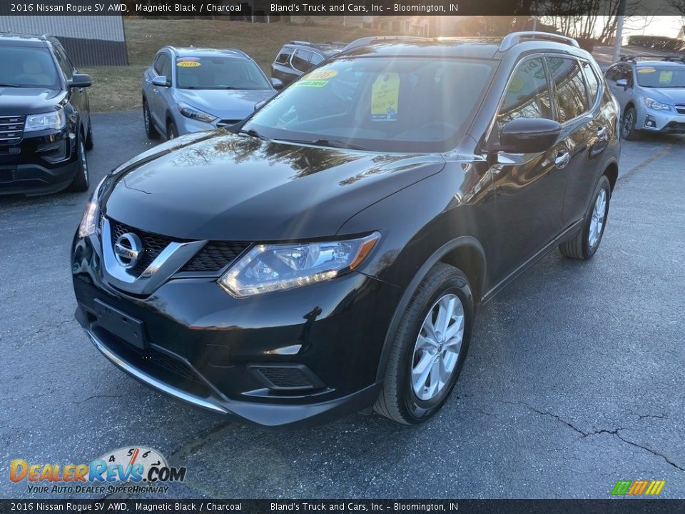 2016 Nissan Rogue SV AWD Magnetic Black / Charcoal Photo #2