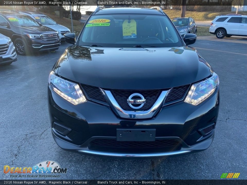 2016 Nissan Rogue SV AWD Magnetic Black / Charcoal Photo #3