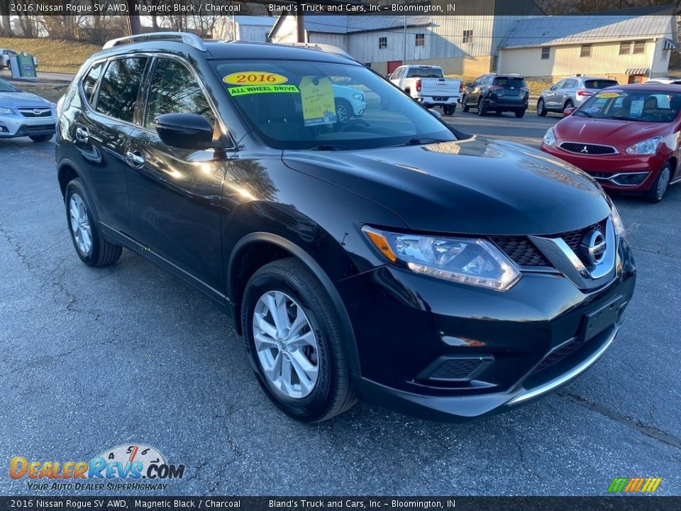 2016 Nissan Rogue SV AWD Magnetic Black / Charcoal Photo #4