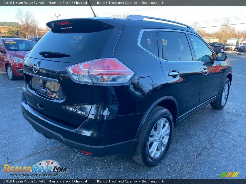 2016 Nissan Rogue SV AWD Magnetic Black / Charcoal Photo #6