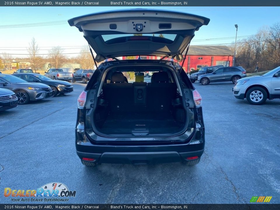 2016 Nissan Rogue SV AWD Magnetic Black / Charcoal Photo #9