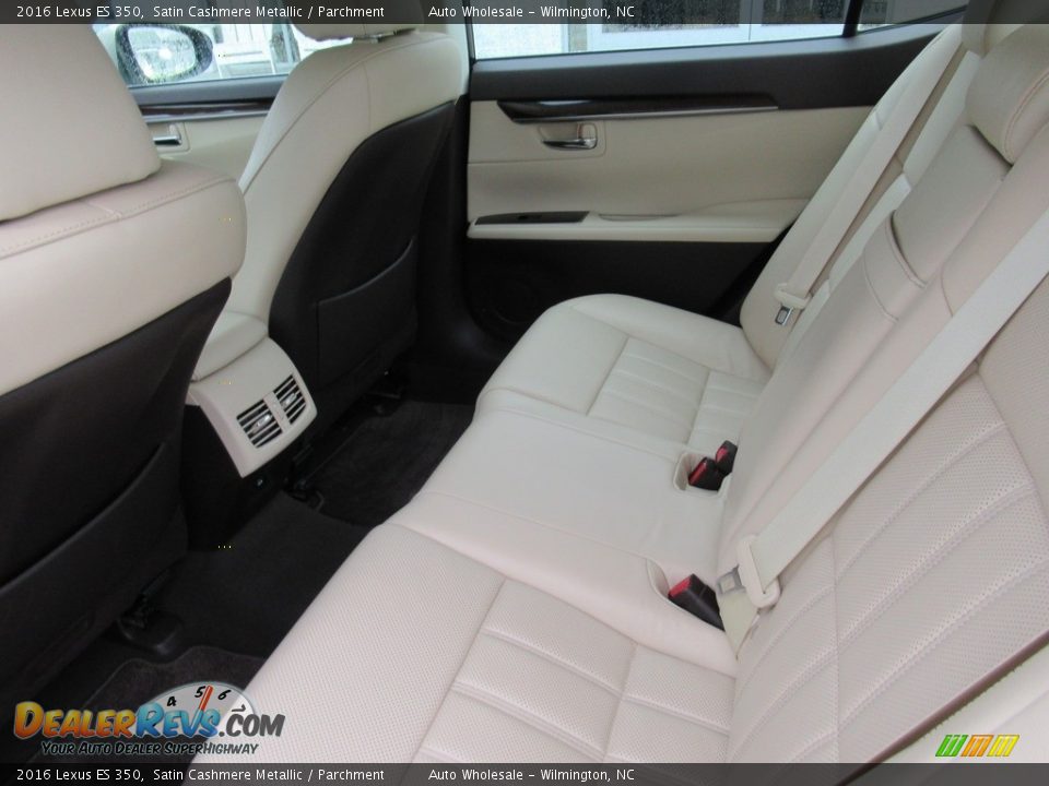 Rear Seat of 2016 Lexus ES 350 Photo #12