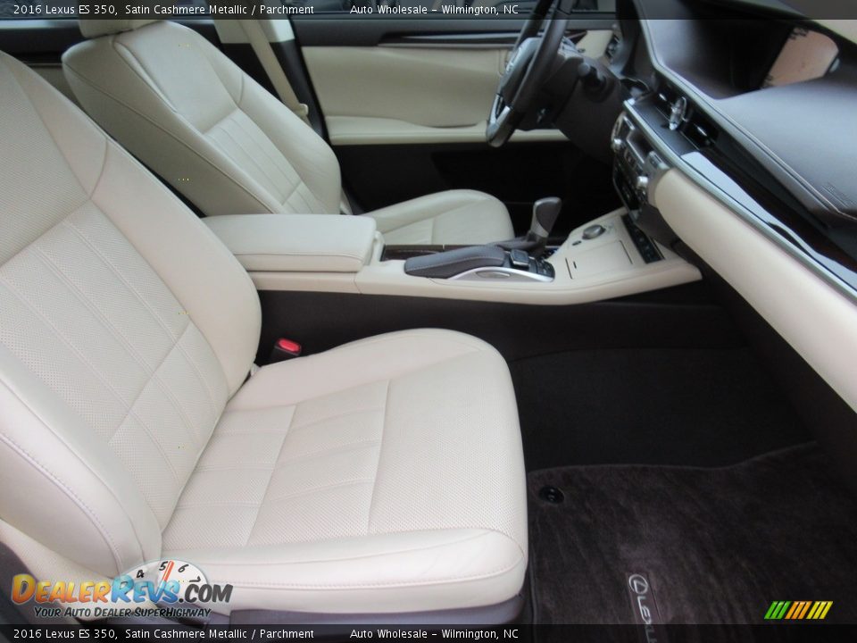 Front Seat of 2016 Lexus ES 350 Photo #13
