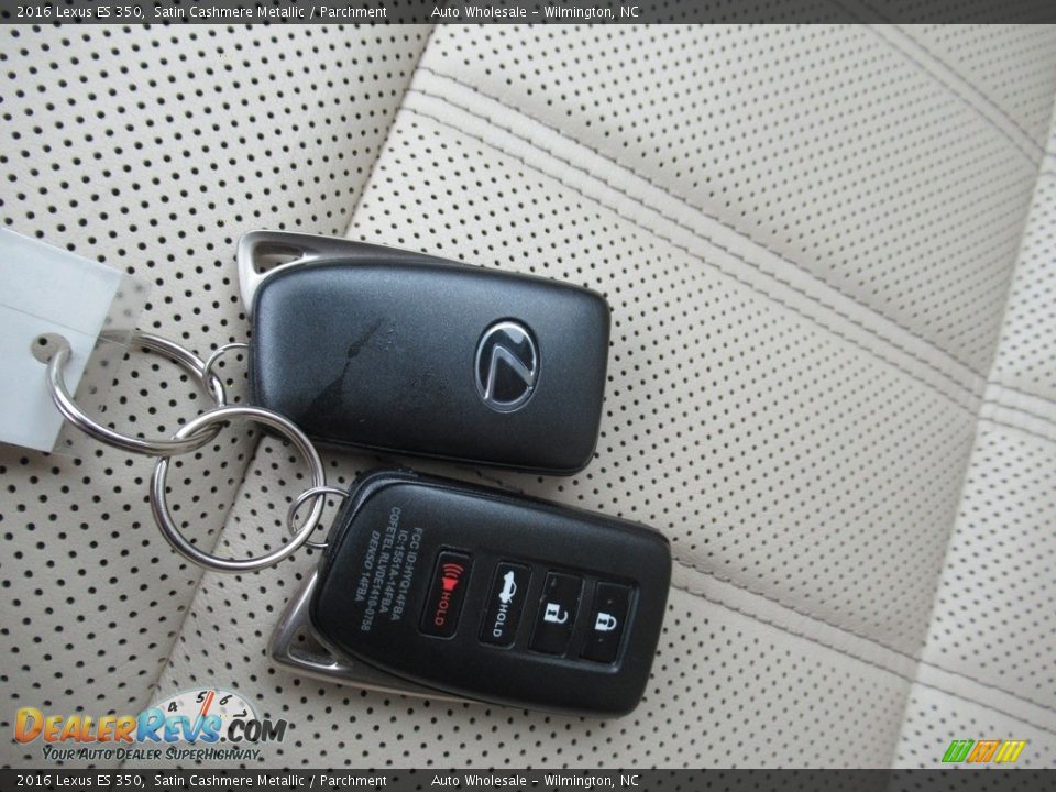 Keys of 2016 Lexus ES 350 Photo #20