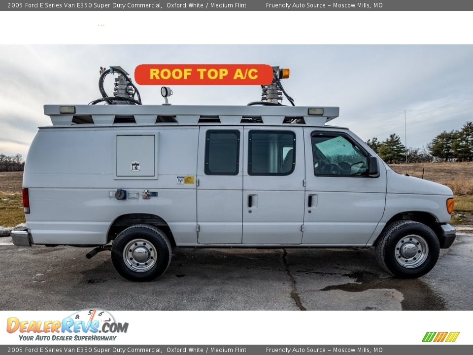 2005 Ford E Series Van E350 Super Duty Commercial Oxford White / Medium Flint Photo #2