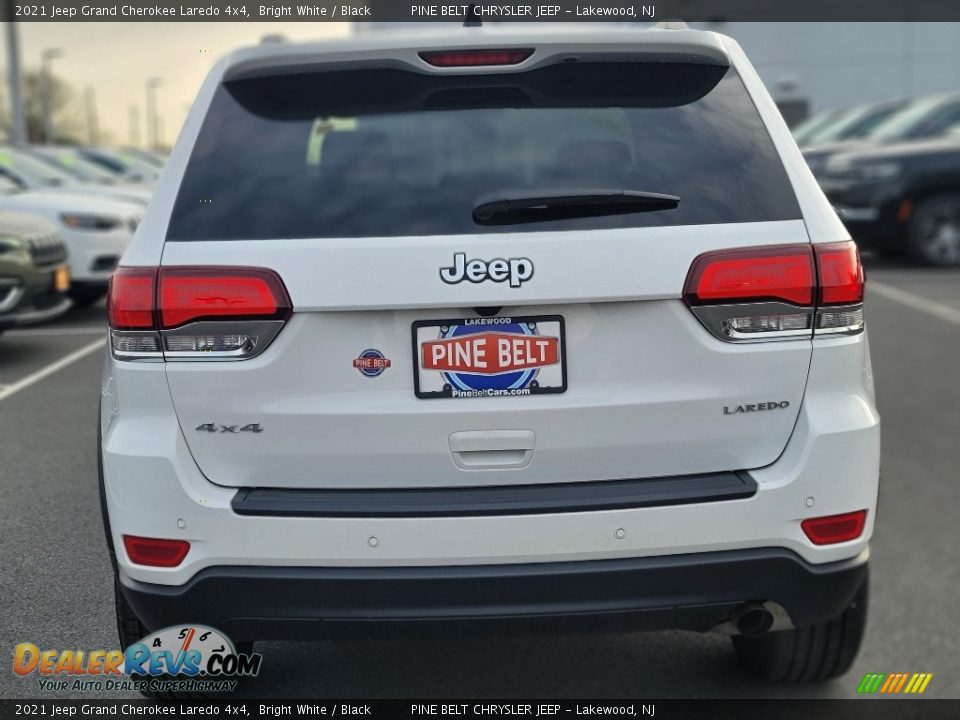 2021 Jeep Grand Cherokee Laredo 4x4 Bright White / Black Photo #16