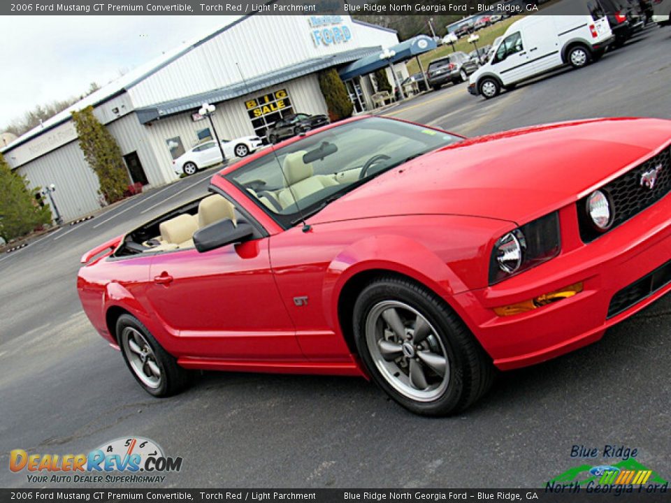 2006 Ford Mustang GT Premium Convertible Torch Red / Light Parchment Photo #24