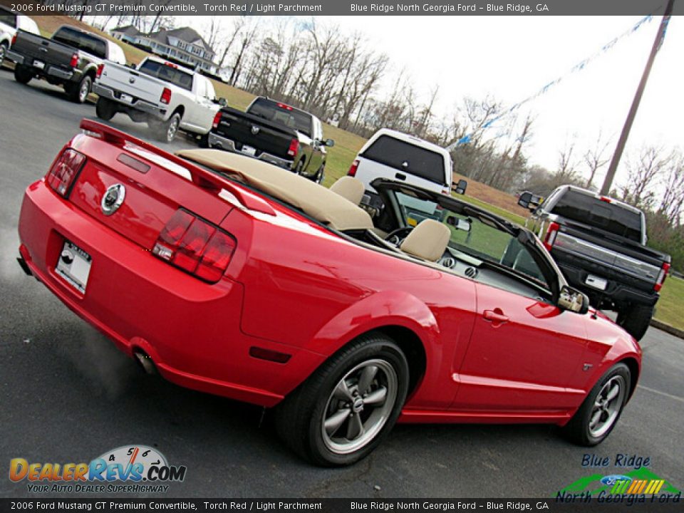 2006 Ford Mustang GT Premium Convertible Torch Red / Light Parchment Photo #25