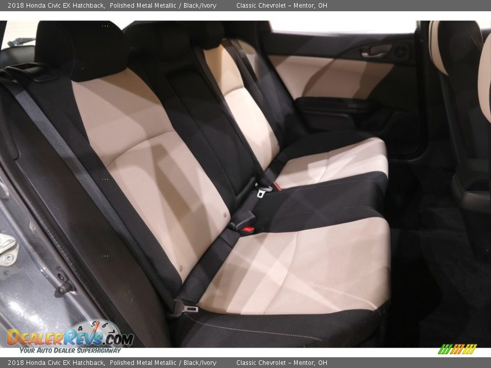 2018 Honda Civic EX Hatchback Polished Metal Metallic / Black/Ivory Photo #16
