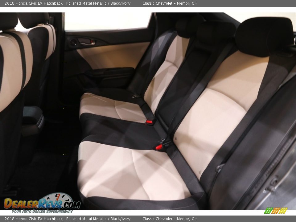 2018 Honda Civic EX Hatchback Polished Metal Metallic / Black/Ivory Photo #17