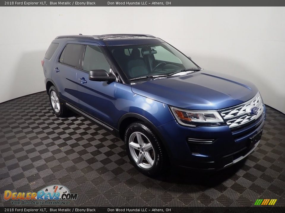 Front 3/4 View of 2018 Ford Explorer XLT Photo #3