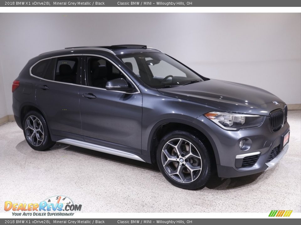 Front 3/4 View of 2018 BMW X1 xDrive28i Photo #1