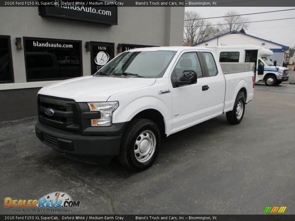 2016 Ford F150 XL SuperCab Oxford White / Medium Earth Gray Photo #2