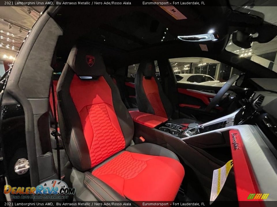 Front Seat of 2021 Lamborghini Urus AWD Photo #2