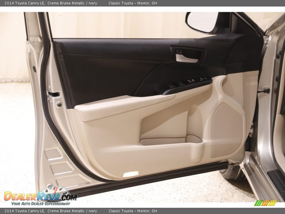 2014 Toyota Camry LE Creme Brulee Metallic / Ivory Photo #4