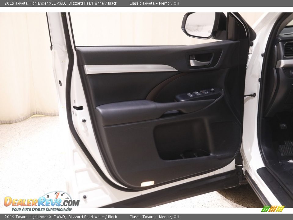 2019 Toyota Highlander XLE AWD Blizzard Pearl White / Black Photo #4