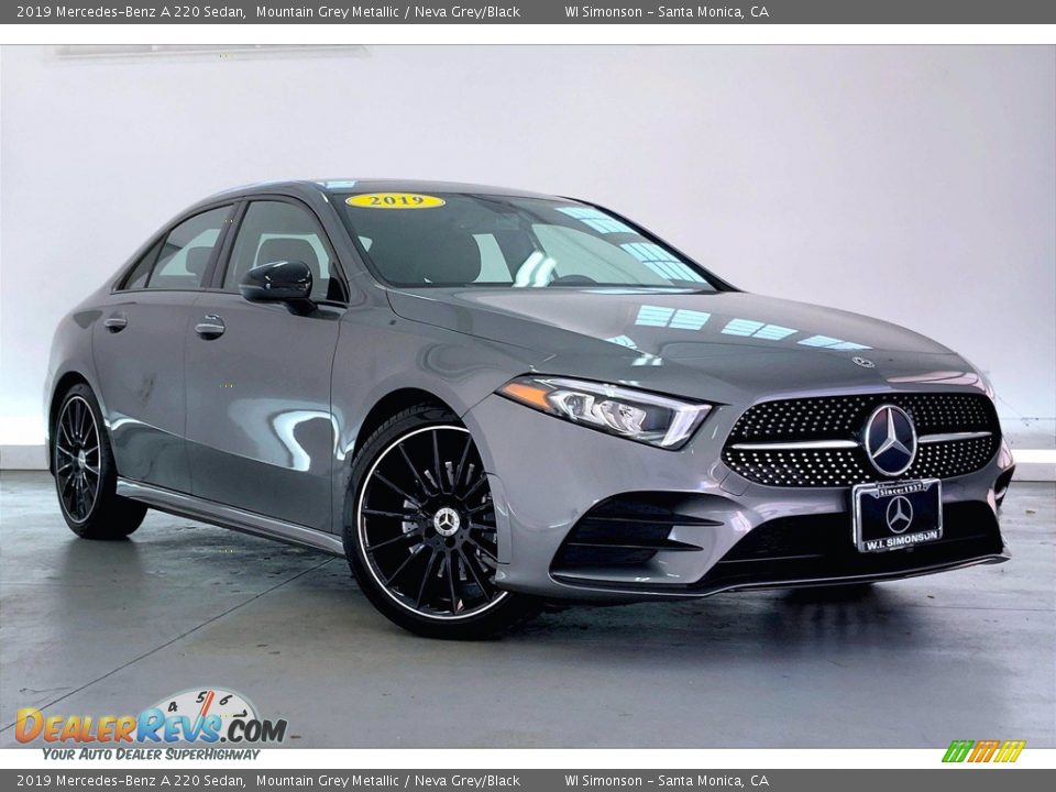 Front 3/4 View of 2019 Mercedes-Benz A 220 Sedan Photo #34