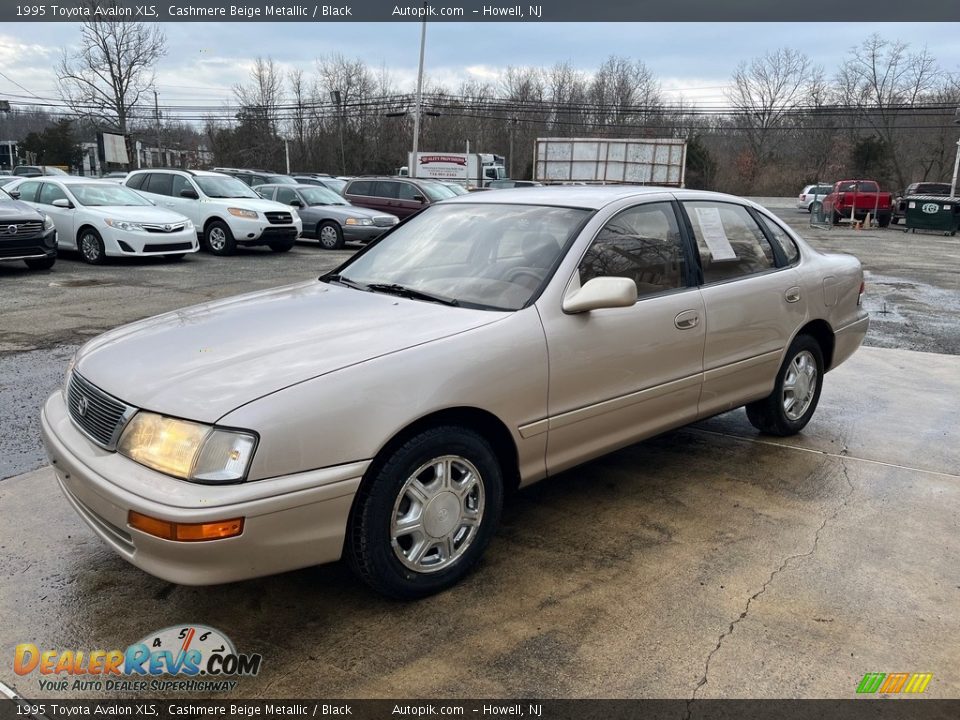 Front 3/4 View of 1995 Toyota Avalon XLS Photo #2