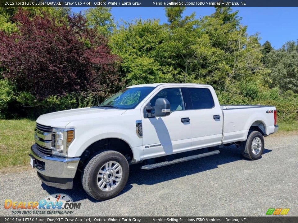 2019 Ford F350 Super Duty XLT Crew Cab 4x4 Oxford White / Earth Gray Photo #1