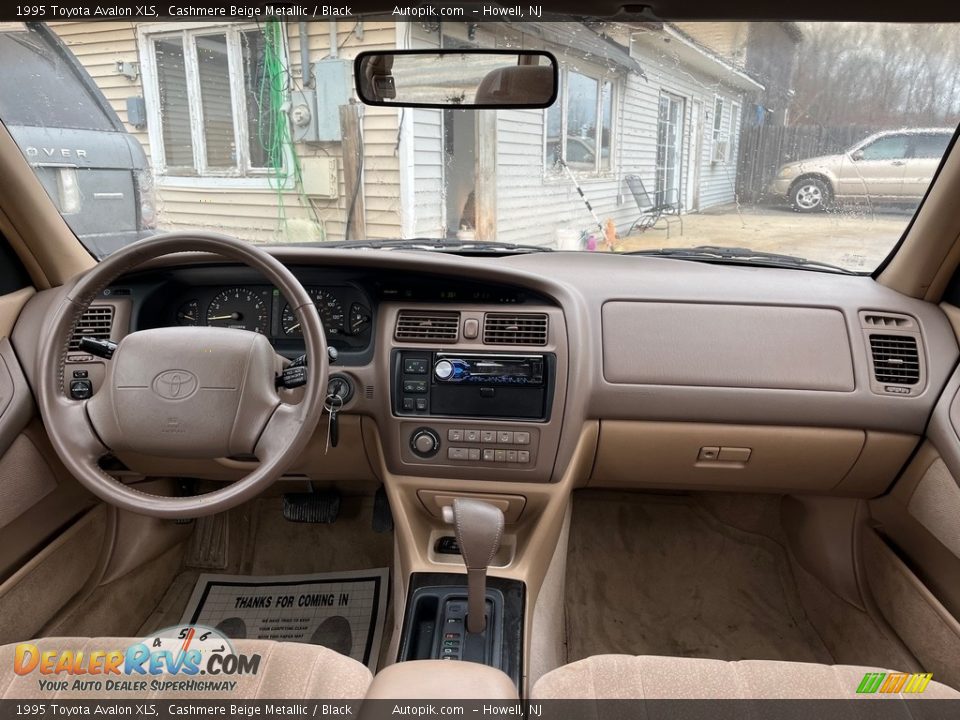 Controls of 1995 Toyota Avalon XLS Photo #18