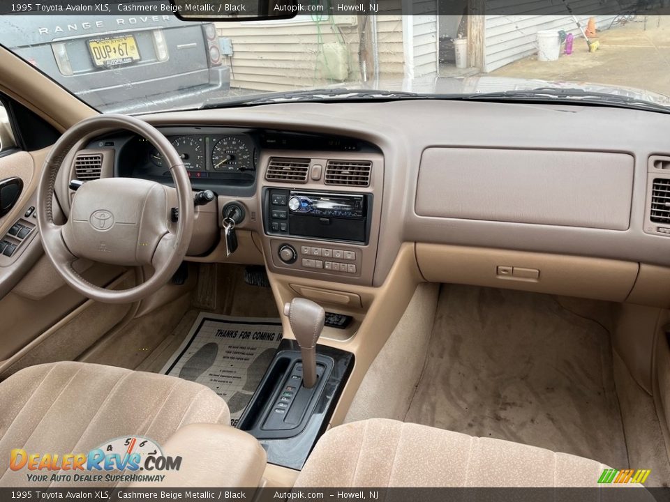 Dashboard of 1995 Toyota Avalon XLS Photo #19