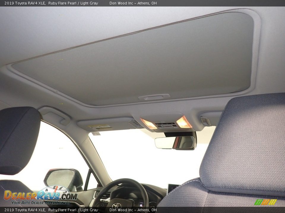 2019 Toyota RAV4 XLE Ruby Flare Pearl / Light Gray Photo #2