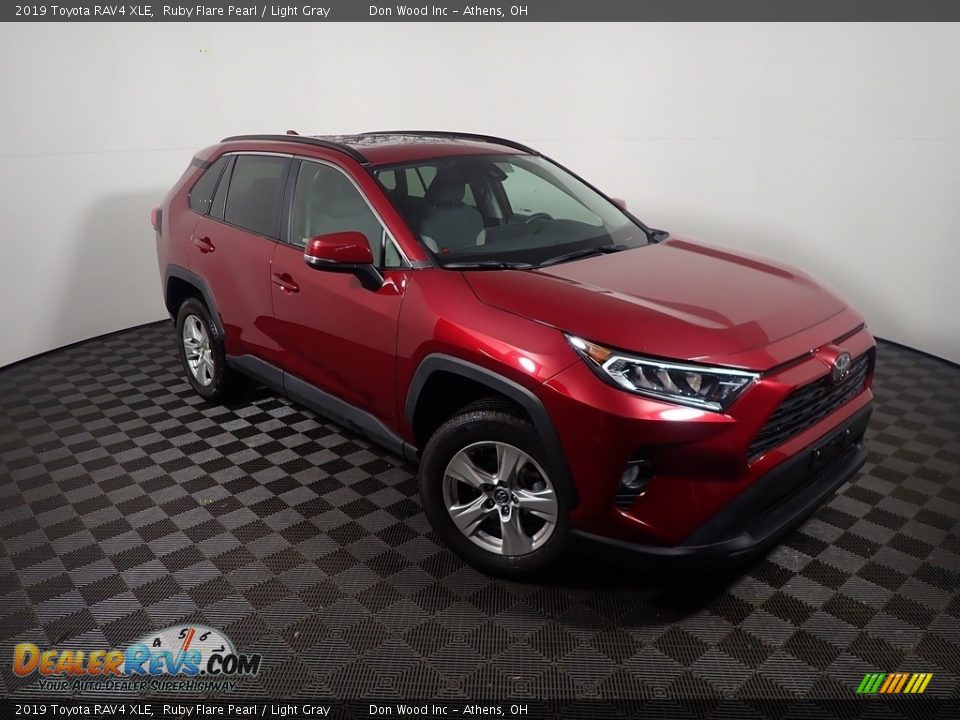 2019 Toyota RAV4 XLE Ruby Flare Pearl / Light Gray Photo #5