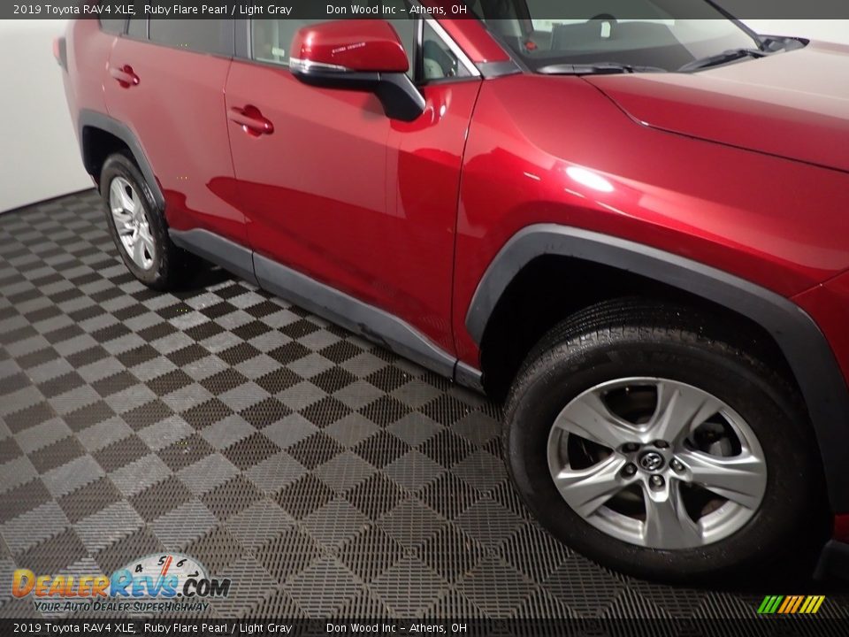 2019 Toyota RAV4 XLE Ruby Flare Pearl / Light Gray Photo #6