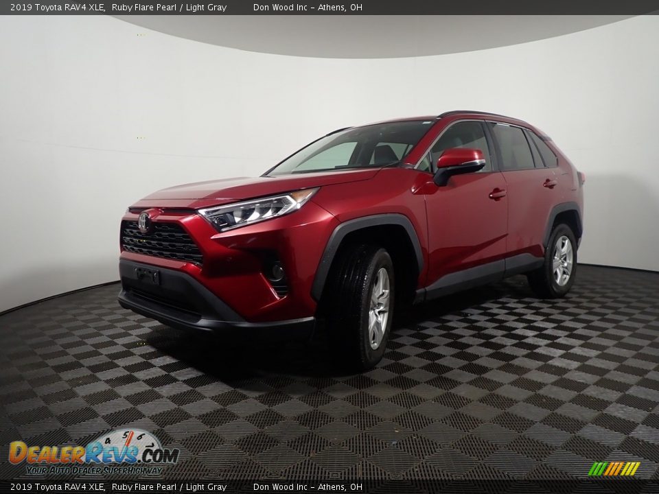 2019 Toyota RAV4 XLE Ruby Flare Pearl / Light Gray Photo #10
