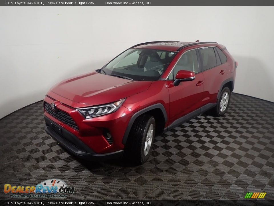 2019 Toyota RAV4 XLE Ruby Flare Pearl / Light Gray Photo #11