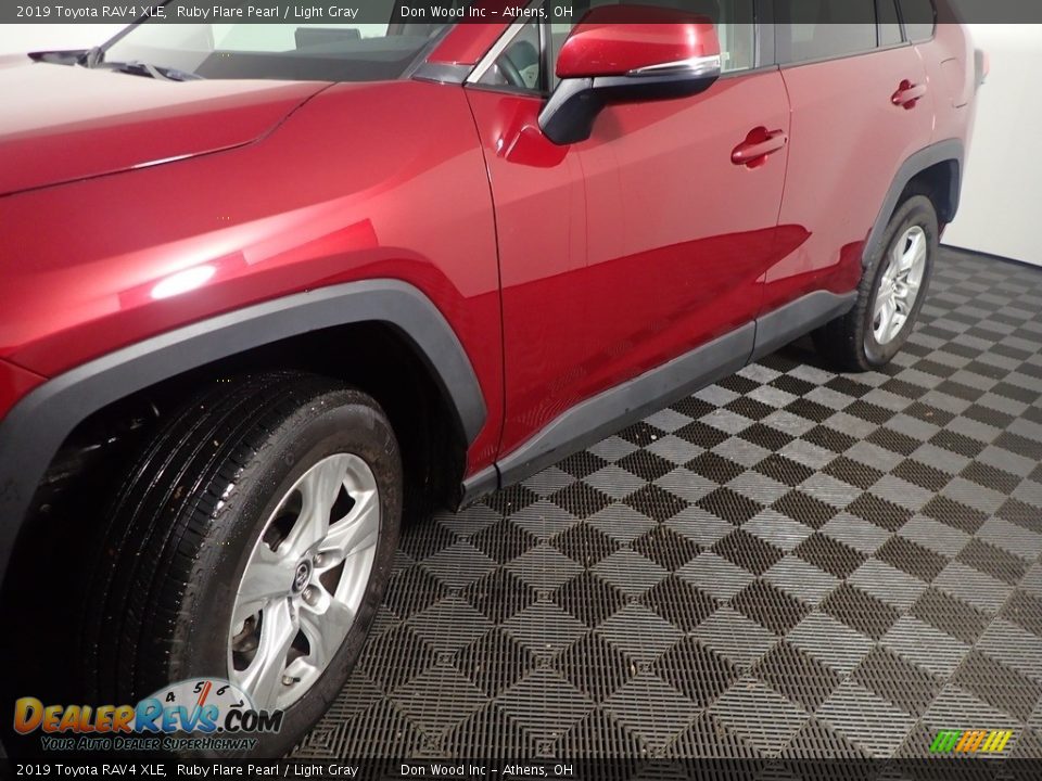 2019 Toyota RAV4 XLE Ruby Flare Pearl / Light Gray Photo #12