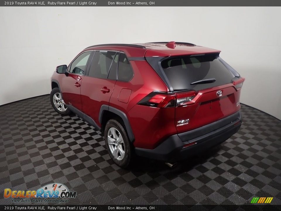 2019 Toyota RAV4 XLE Ruby Flare Pearl / Light Gray Photo #14